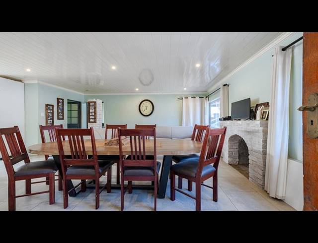 4 BEDROOM HOUSE FOR SALE IN UITSIG